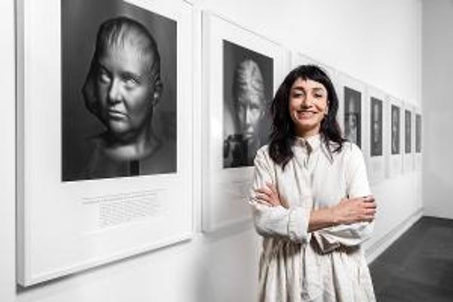 Hoda Afshar Wins $15,000 Ramsay Art Prize 2021 People's Choice Image