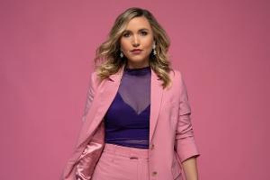 Taylor Tomlinson's DEAL WITH IT TOUR Adds Additional Show at Meymandi Concert Hall  Image