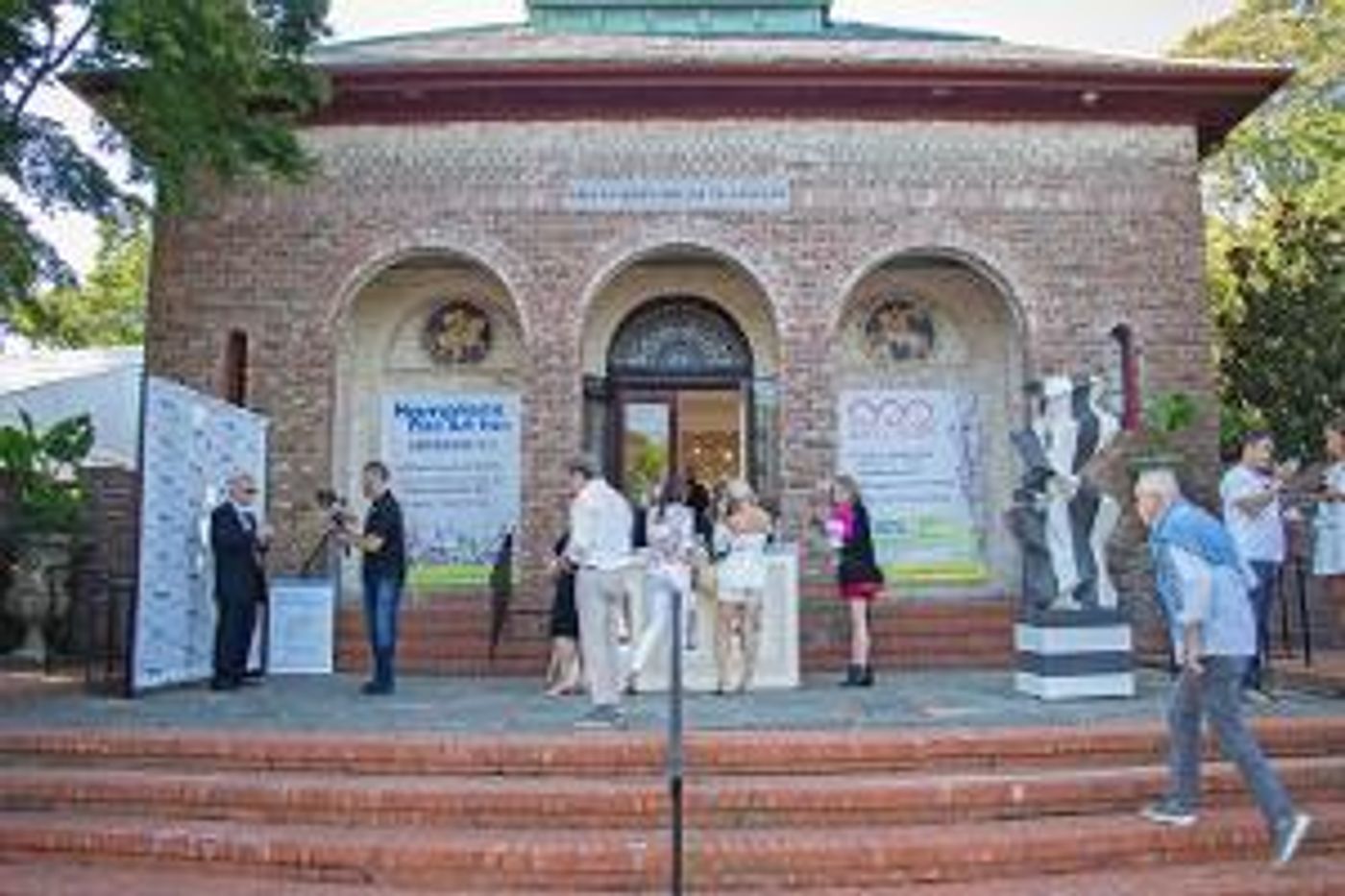 Hamptons Fine Art Fair Closes With 1000's Of Art Lovers In Attendance & Robust Sales Over Labor Day Weekend  Image