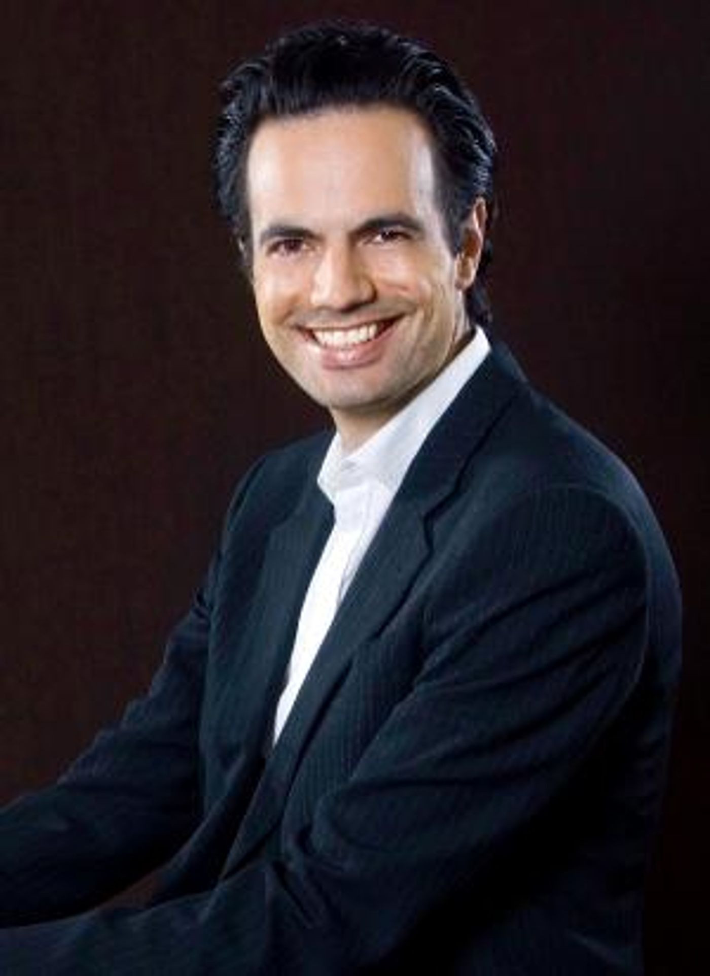 Isaac Sutton Returns To NYC With BROADWAY ISRAEL  Image