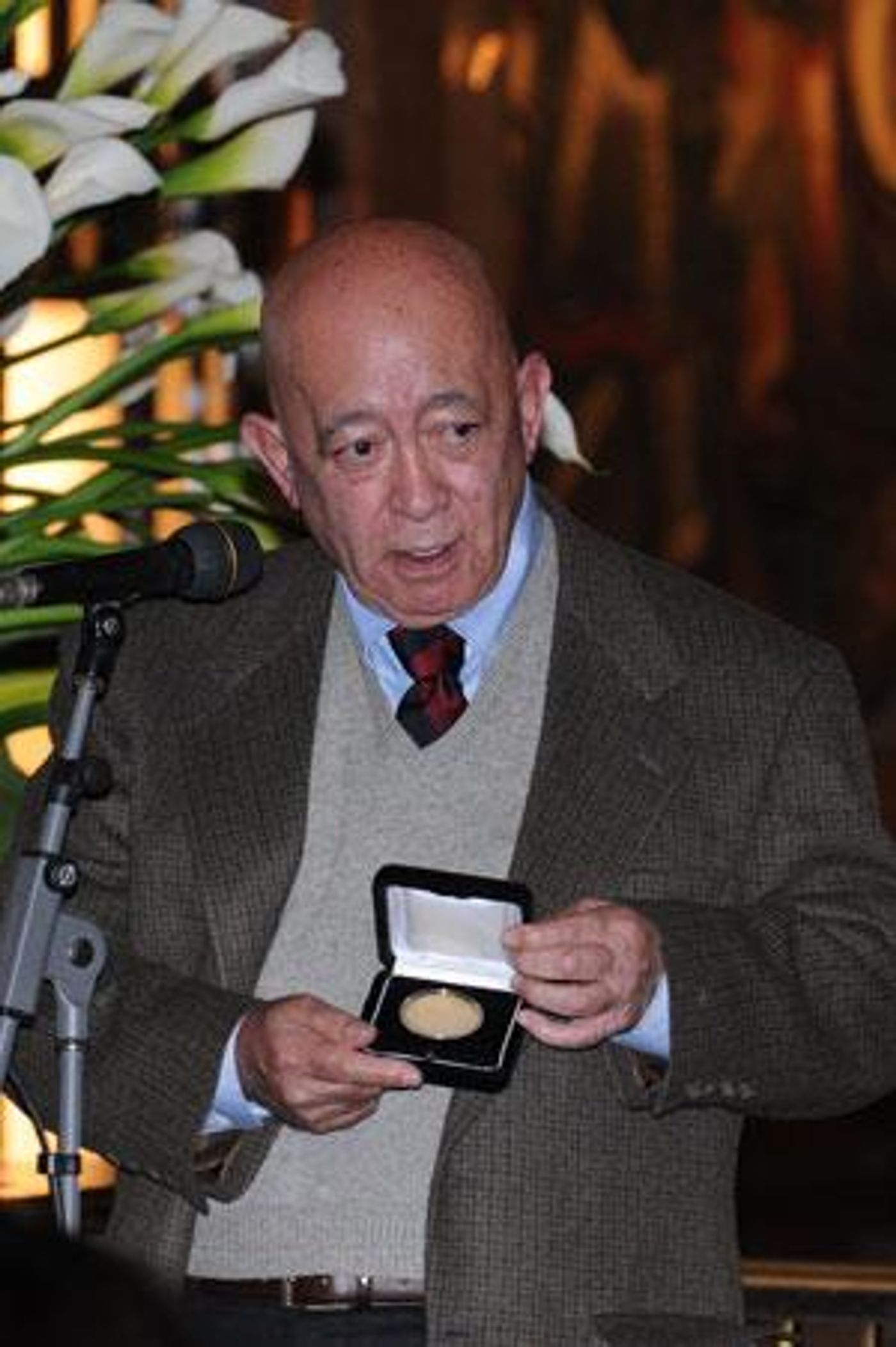 Gilberto Aceves Navarro, Exponente Del Expresionismo Abstracto Y Del Muralismo  Image