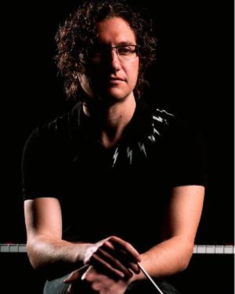 Teddy Abrams, Music Director Of The Louisville Orchestra, Named Musical America's Conductor Of The Year 2022 Image