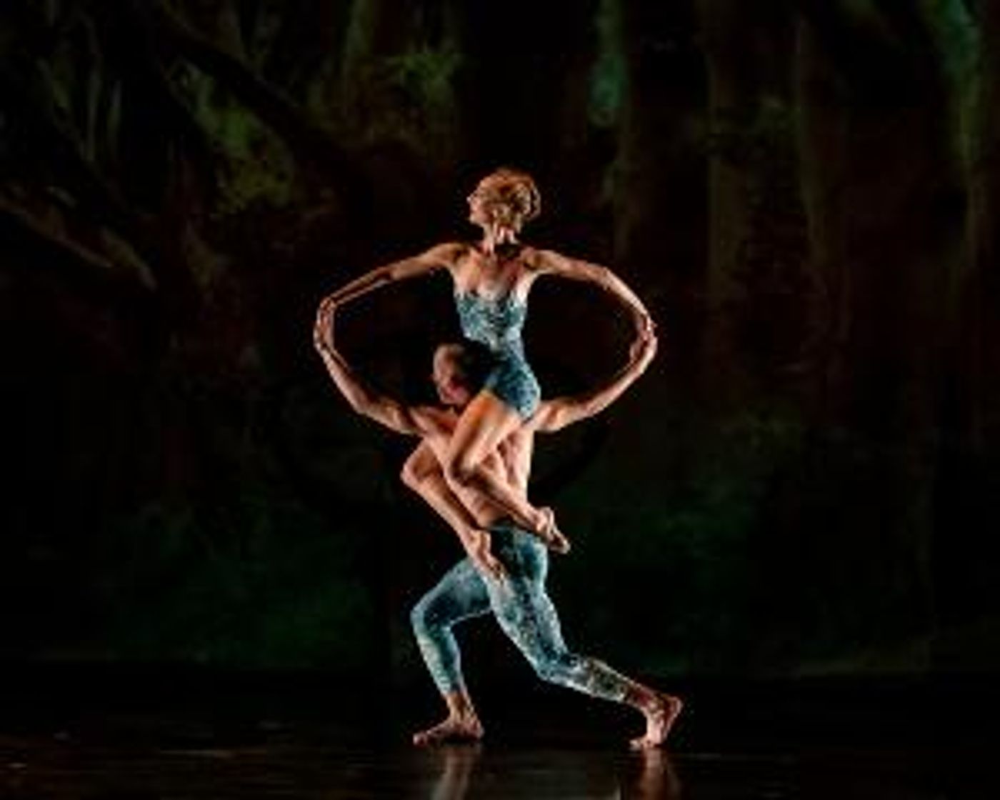 Dance Illusionist Troupe MOMIX Returns With Their Newest Creation, Alice  Image