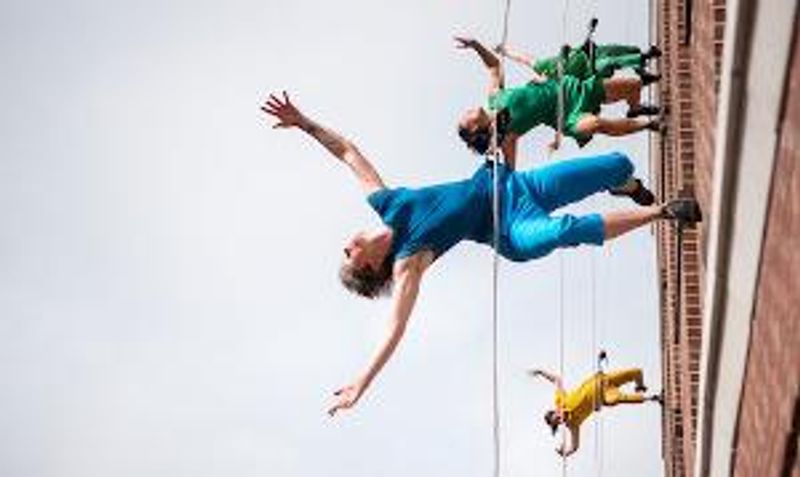 Aerial Dance Shows High Above Oakland Celebrate BANDALOOP's 30th Anniversary This April Image