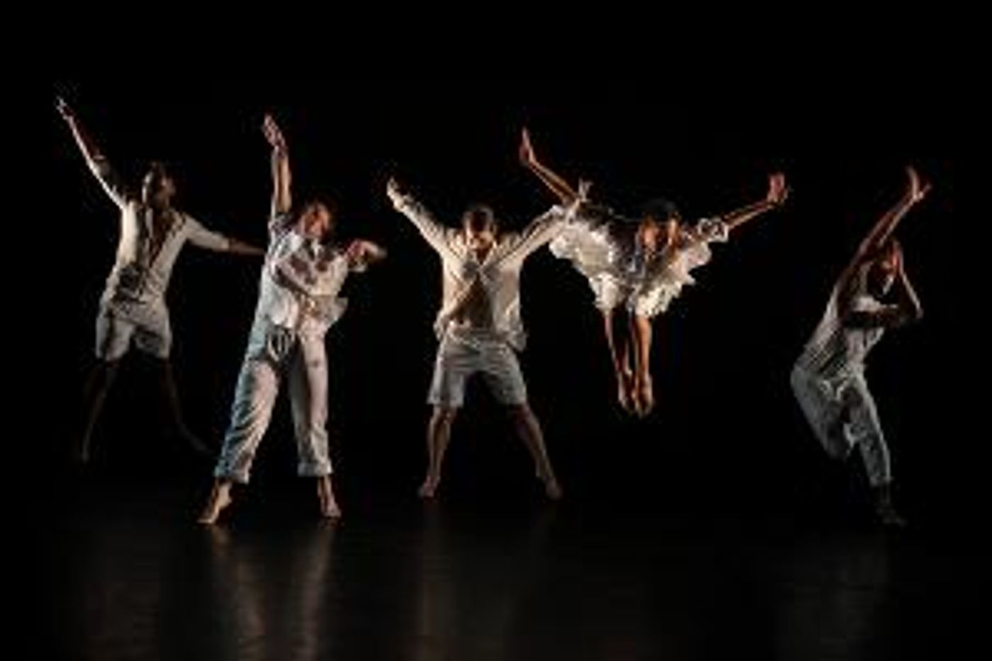David Dorfman Dance's (A)WAY OUT OF MY BODY Makes its World Premiere at NYU Skirball in April  Image