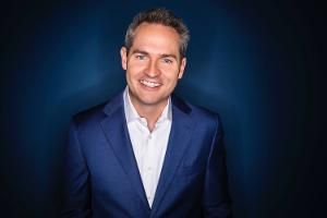 Funny-Man Pat McGann Laughs It Up At Raue Center  Image