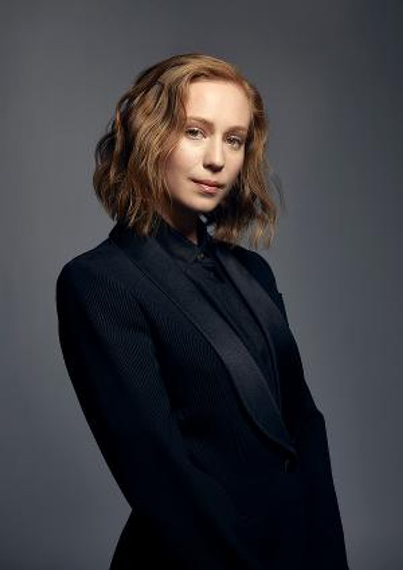 The Den Theatre Announces HACKS star Hannah Einbinder On The Heath Mainstage  Image