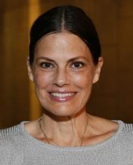 Suzanne Cryer Headshot