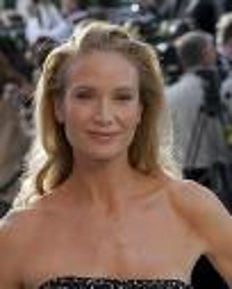 Kelly Lynch Headshot