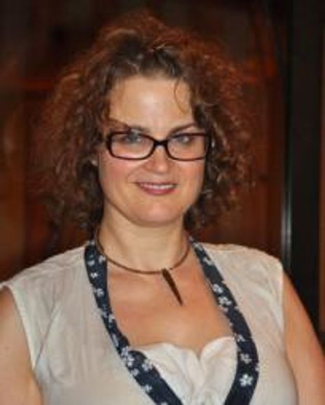 Anna Hoffman Headshot