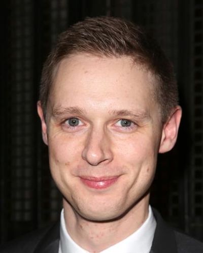 Samuel Barnett Headshot