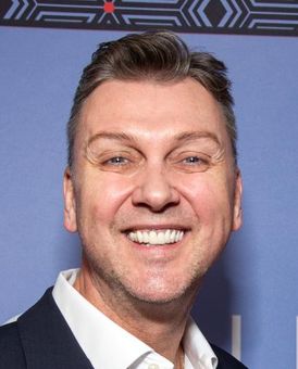 Warren Carlyle Headshot