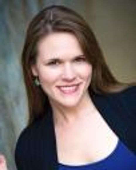 Molly Moores Headshot