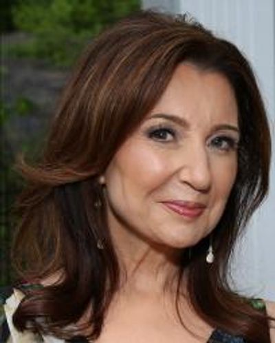 Donna Murphy Headshot