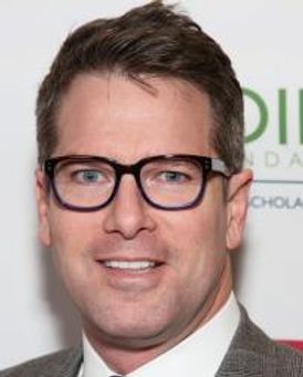 Thomas Roberts Headshot