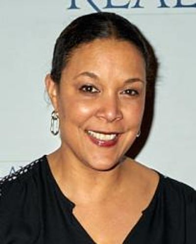 Linda Powell Headshot