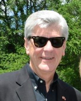 Phil Thomas Headshot