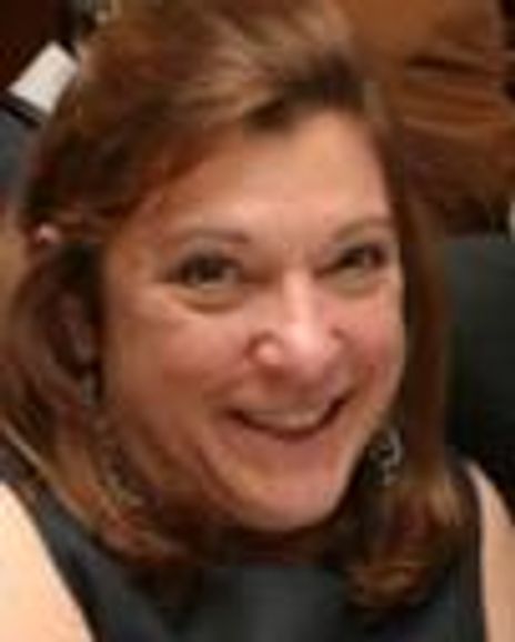 Laura Heller Headshot