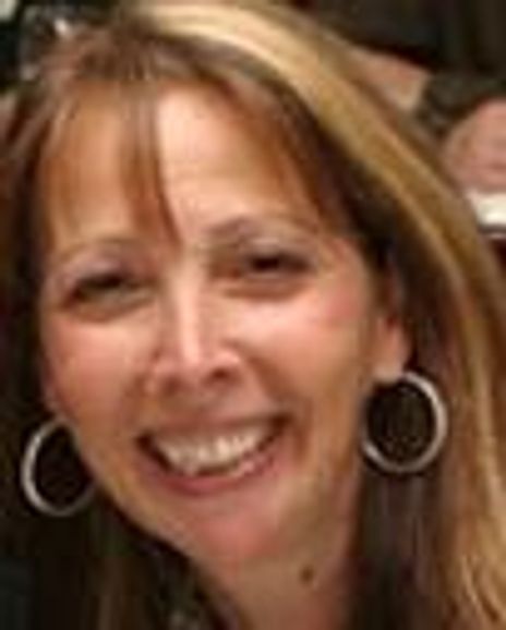 Leanne Schanzer Headshot