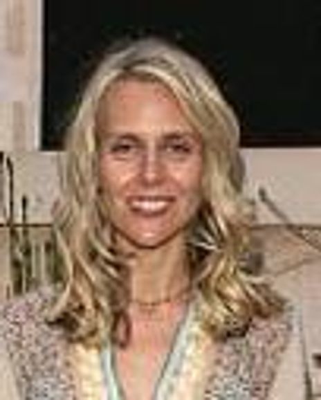 Lisa Robertson Headshot