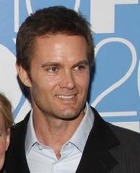 Garret Dillahunt Headshot