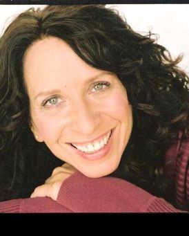 Roslyn Cohn Headshot
