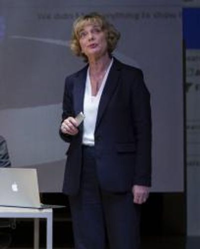 Sarah Woodward Headshot