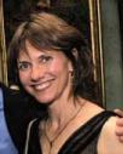 Julie Peterson Headshot