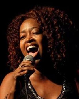 Jennifer Warren Headshot