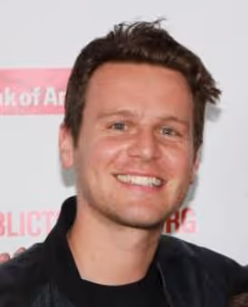 Jonathan Groff Headshot