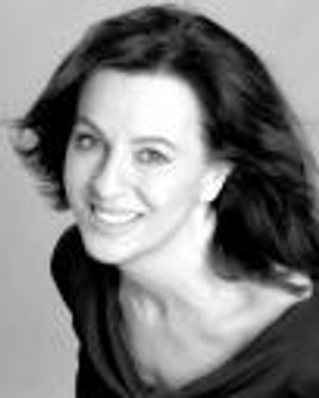 Rebecca Caine Headshot