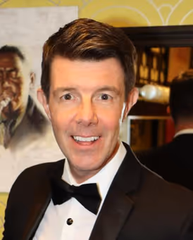 Gavin Lee Headshot