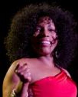 Stephanie Mills Headshot