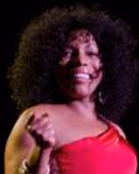 Stephanie Mills Headshot