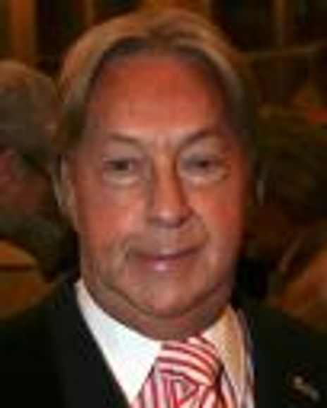 Arnold Scassi Headshot