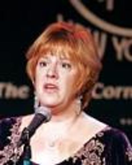 Annie Hughes Headshot