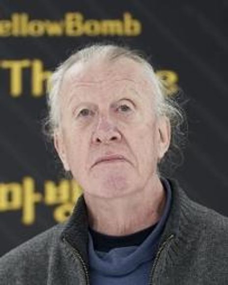 Tom Walker Headshot