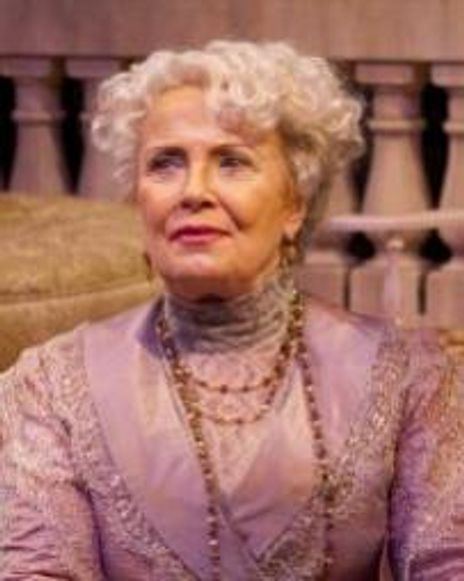 Elizabeth Shepherd Headshot