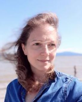 Claire Davis Headshot