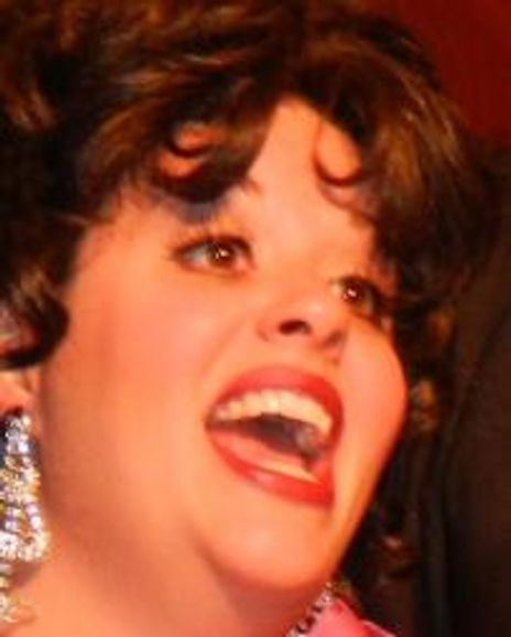 Shannon Wells Headshot