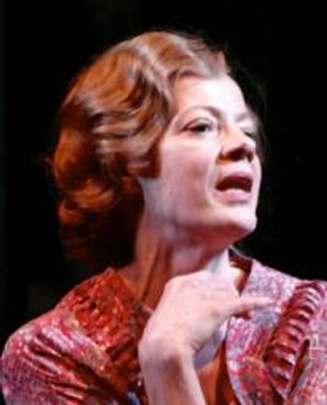 Elizabeth Hess Headshot