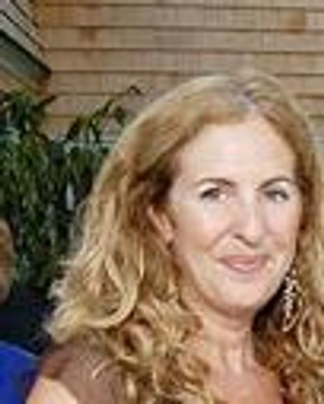 Lora Nelson Headshot