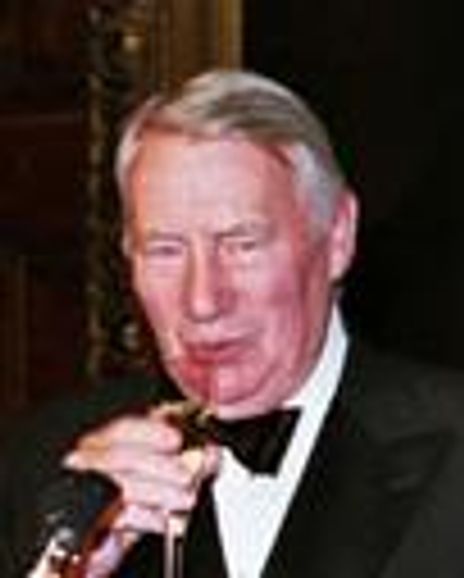 Robert MacNeil Headshot