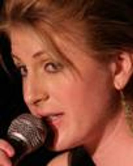 Elizabeth Brackenbury Headshot