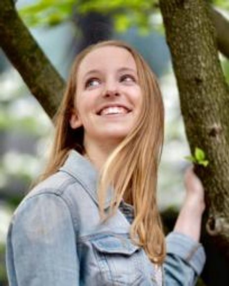 Caitlin Thomas Headshot