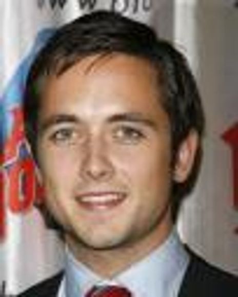 Justin Chatwin Headshot