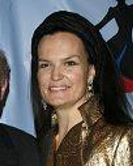 Emma Fellowes Headshot