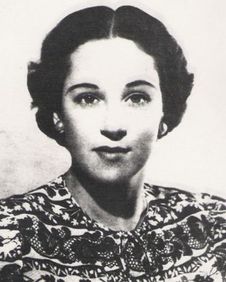 Agnes Horter Headshot