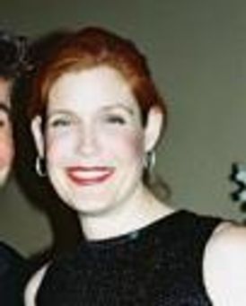 Laura Bennett Headshot