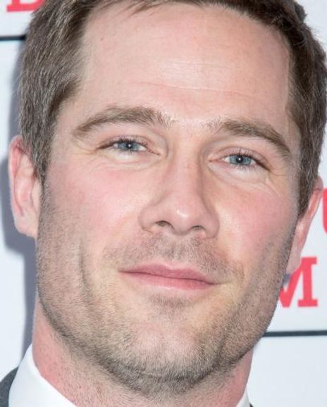 Luke MacFarlane Headshot